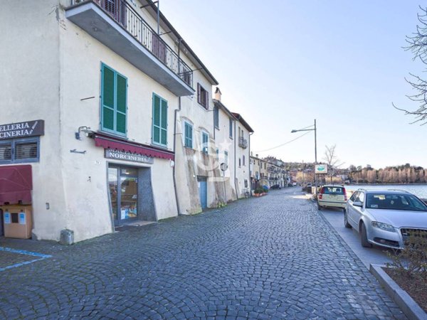 negozio in vendita a Marta