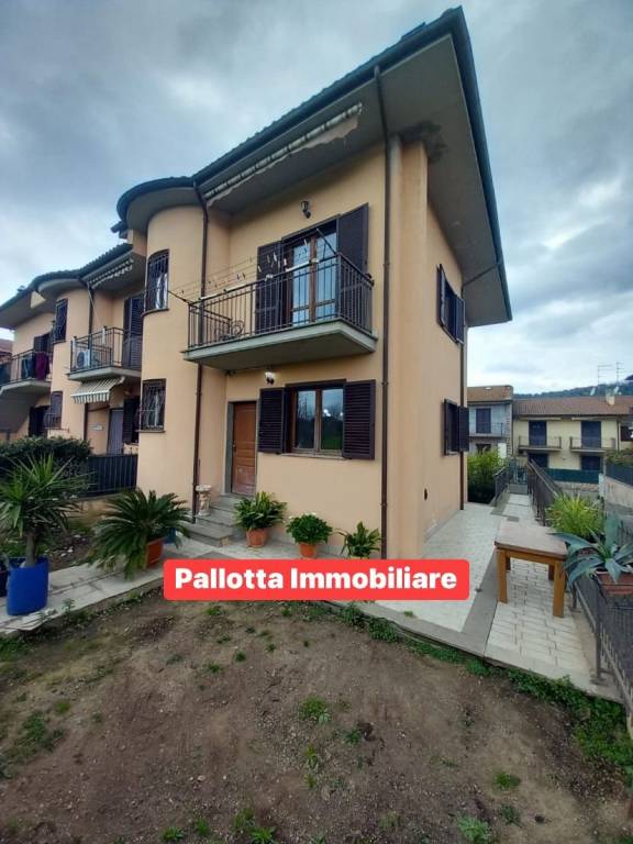 casa indipendente in vendita a Marta