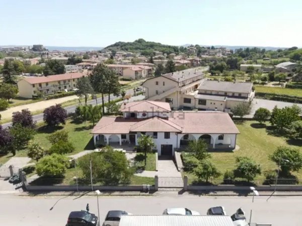 casa indipendente in vendita a Marta