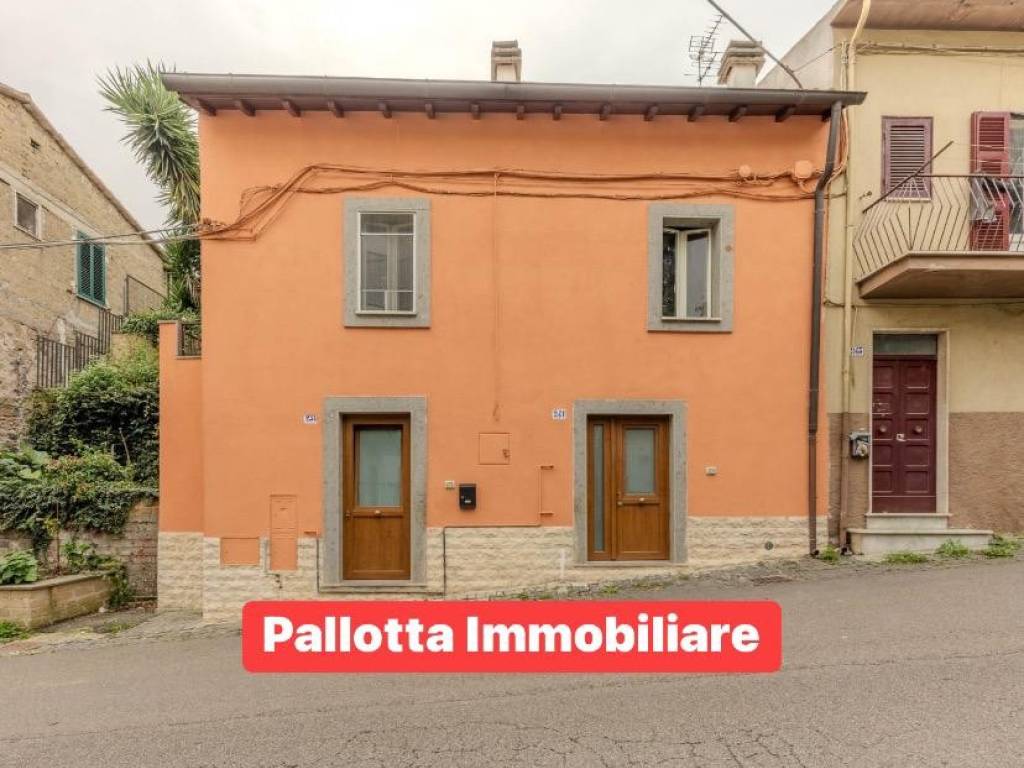 casa indipendente in vendita a Marta