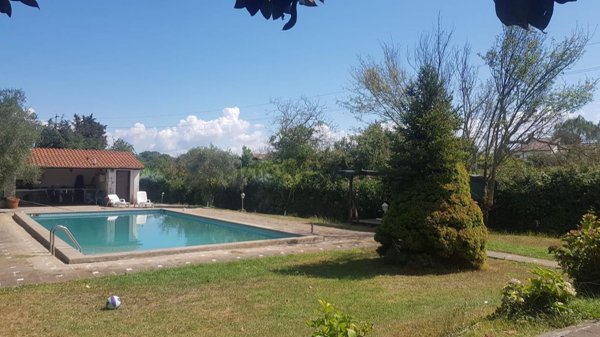 casa indipendente in vendita a Marta