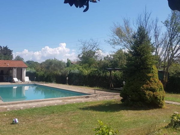 casa indipendente in vendita a Marta