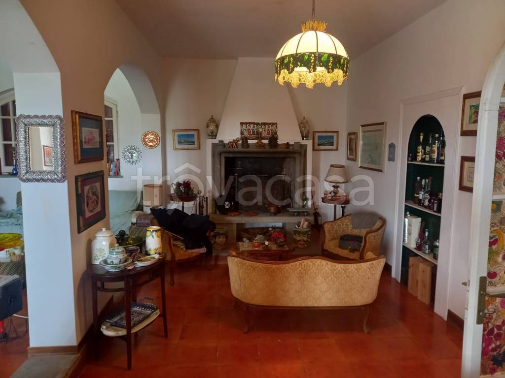 casa indipendente in vendita a Marta