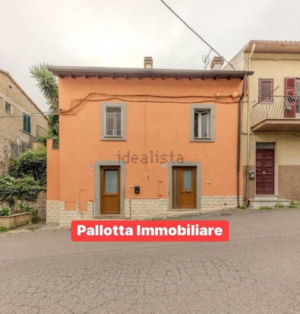 casa indipendente in vendita a Marta