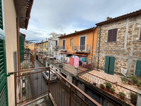 casa indipendente in vendita a Marta