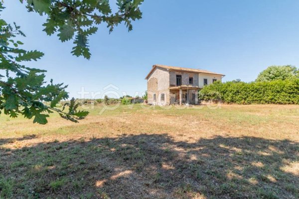 casa indipendente in vendita a Marta