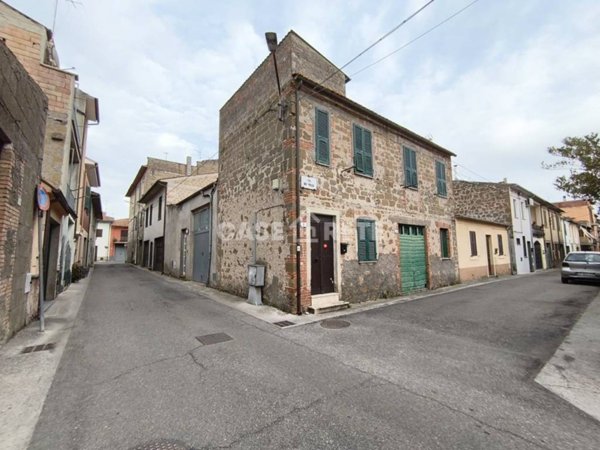 casa indipendente in vendita a Marta