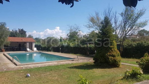 casa indipendente in vendita a Marta