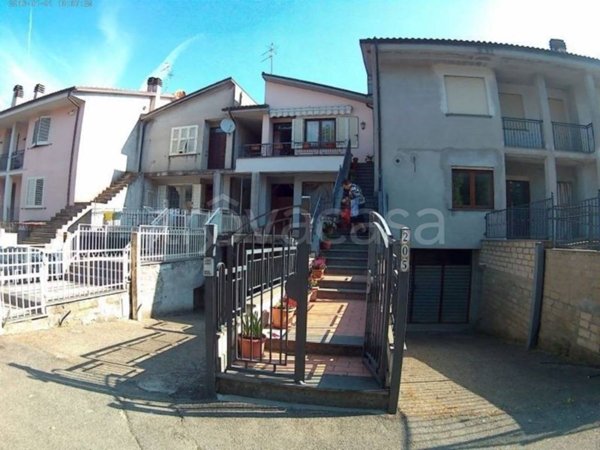 casa indipendente in vendita a Marta