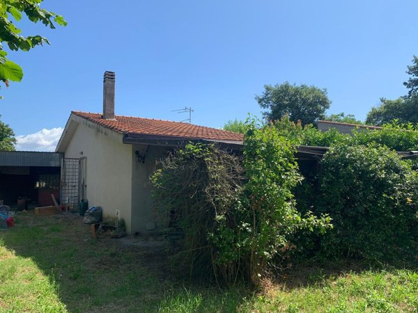 casa indipendente in vendita a Marta