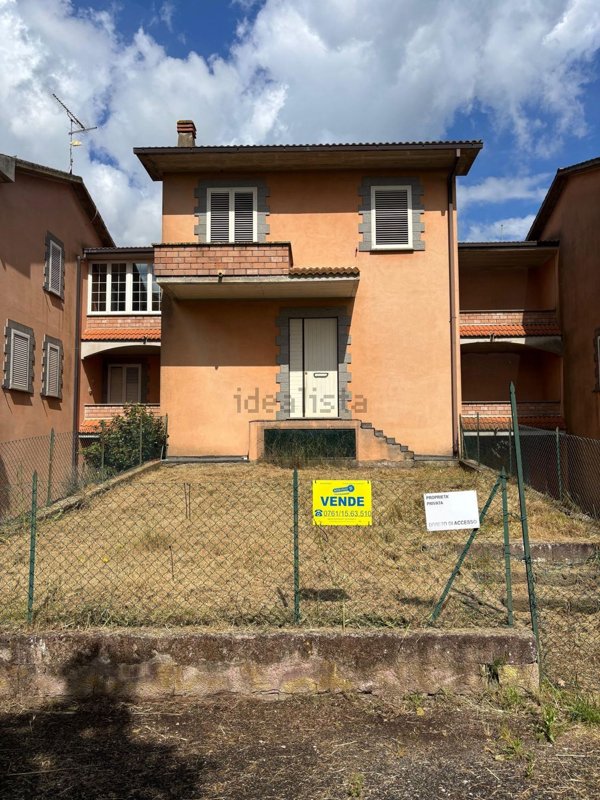 casa indipendente in vendita a Marta