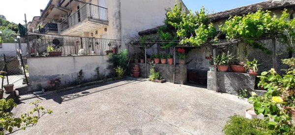 casa indipendente in vendita a Marta