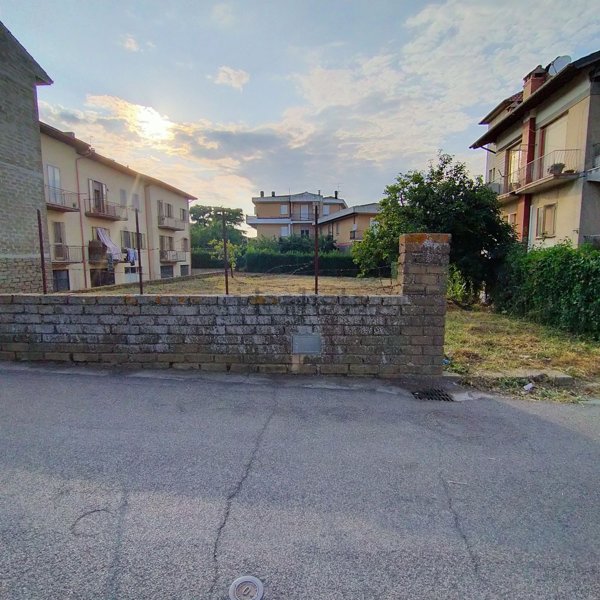 terreno edificabile in vendita a Marta