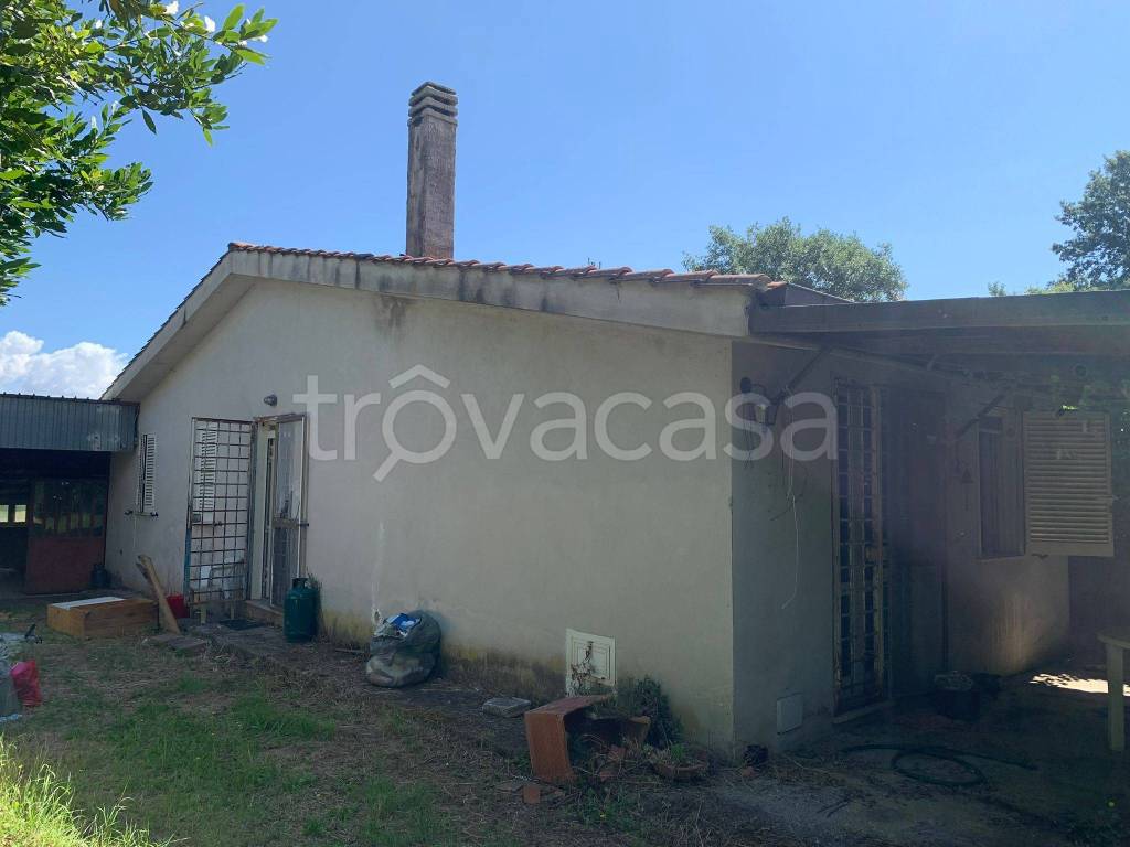 casa indipendente in vendita a Marta