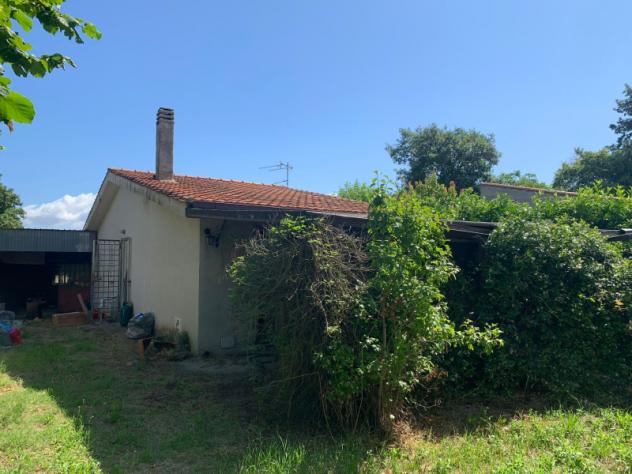 casa indipendente in vendita a Marta