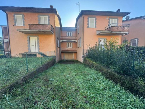 casa indipendente in vendita a Marta