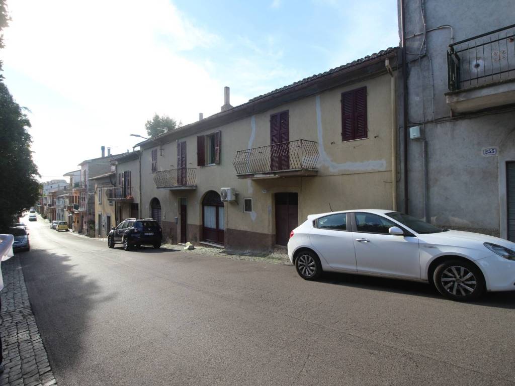 casa indipendente in vendita a Marta