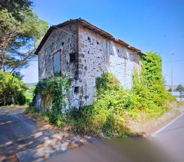 casa indipendente in vendita a Marta