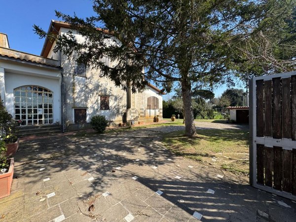 casa indipendente in vendita a Marta