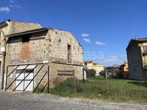 casa indipendente in vendita a Marta