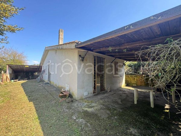 casa indipendente in vendita a Marta