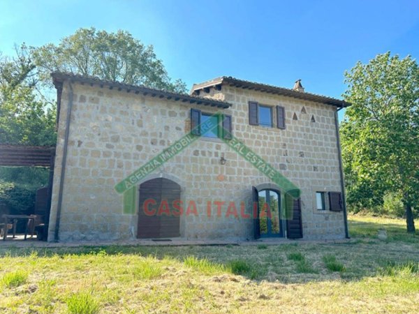 casa indipendente in vendita a Marta