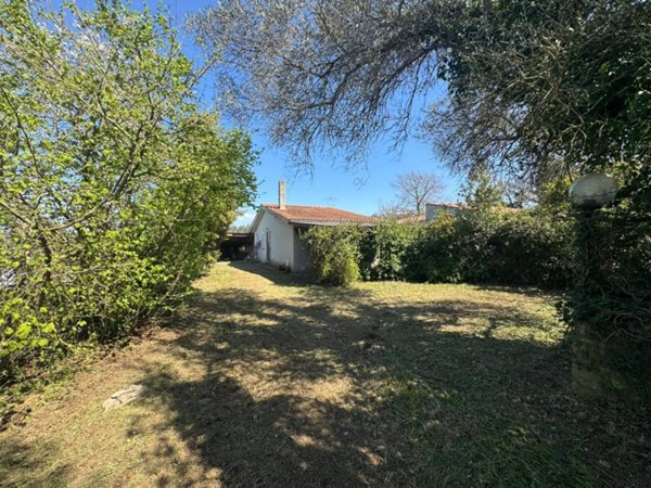 casa indipendente in vendita a Marta