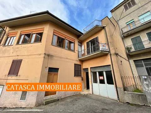 casa indipendente in vendita a Marta