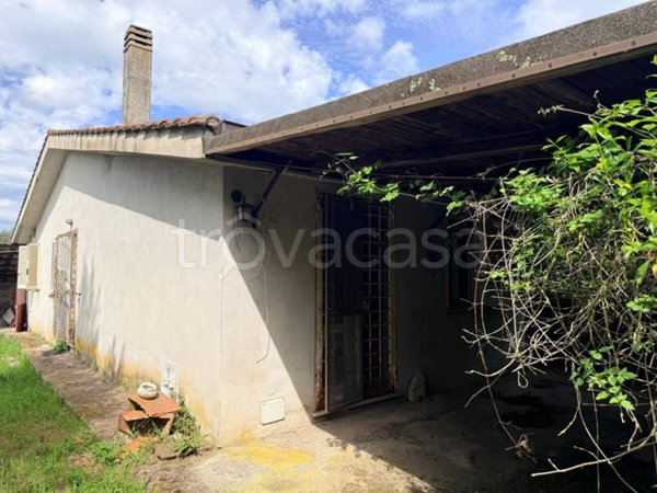 casa indipendente in vendita a Marta