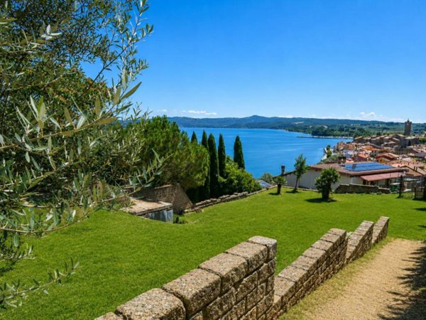 casa indipendente in vendita a Marta