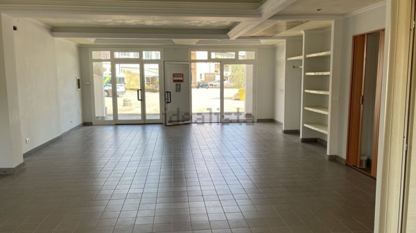 locale commerciale in vendita a Marta
