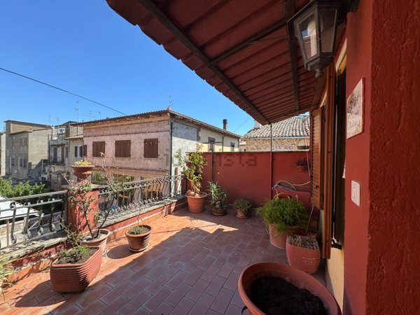 casa indipendente in vendita a Marta