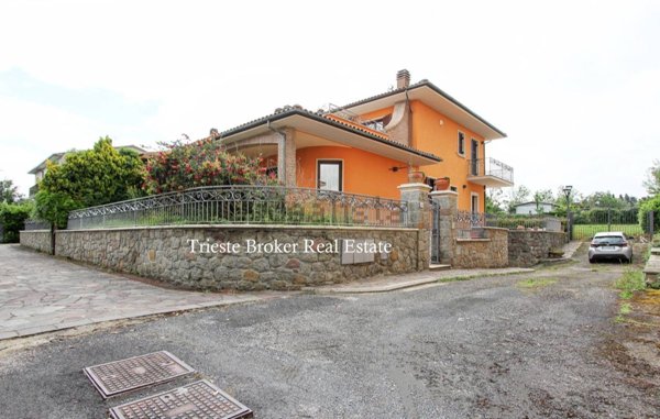 casa indipendente in vendita a Marta