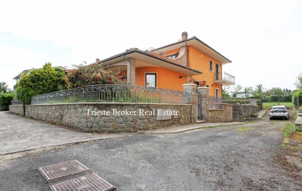 casa indipendente in vendita a Marta