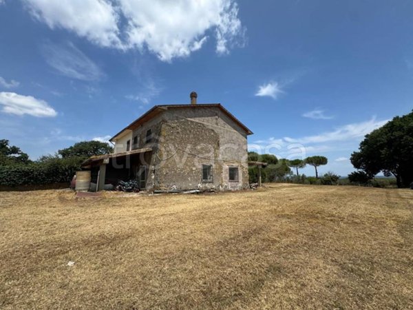 casa indipendente in vendita a Marta