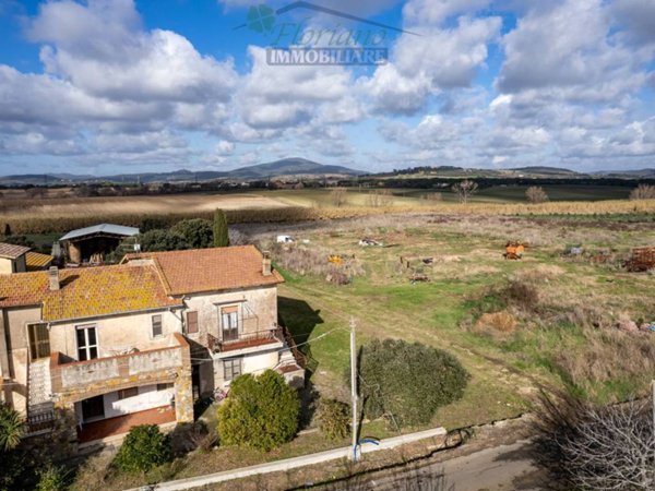 casa indipendente in vendita a Montalto di Castro in zona Pescia Romana