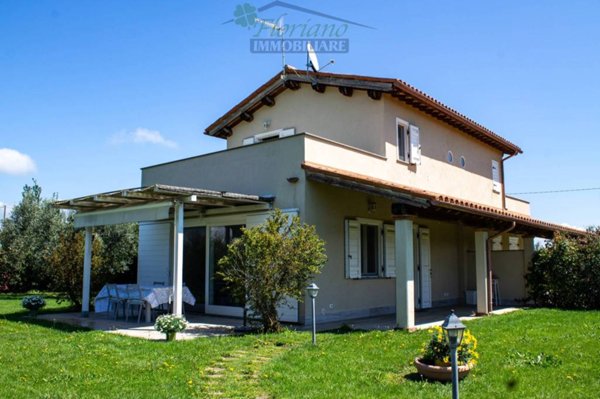 casa indipendente in vendita a Montalto di Castro in zona Pescia Romana