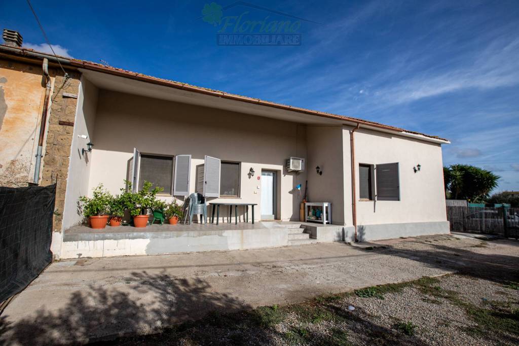 appartamento in vendita a Montalto di Castro in zona Pescia Romana