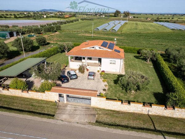 casa indipendente in vendita a Montalto di Castro in zona Pescia Romana