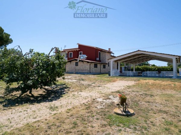 casa indipendente in vendita a Montalto di Castro