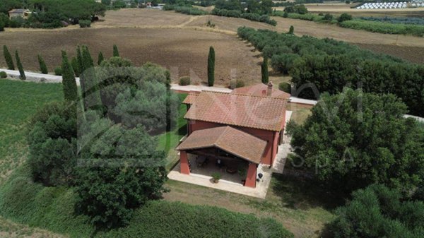 casa indipendente in vendita a Montalto di Castro in zona Pescia Romana