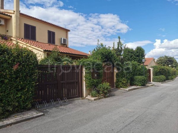 casa indipendente in vendita a Montalto di Castro