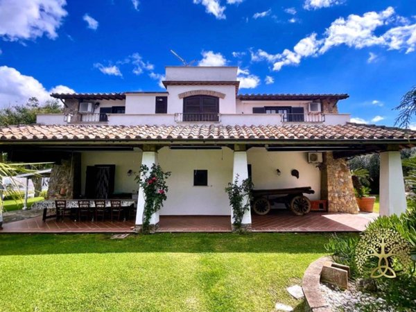 villa in vendita a Montalto di Castro