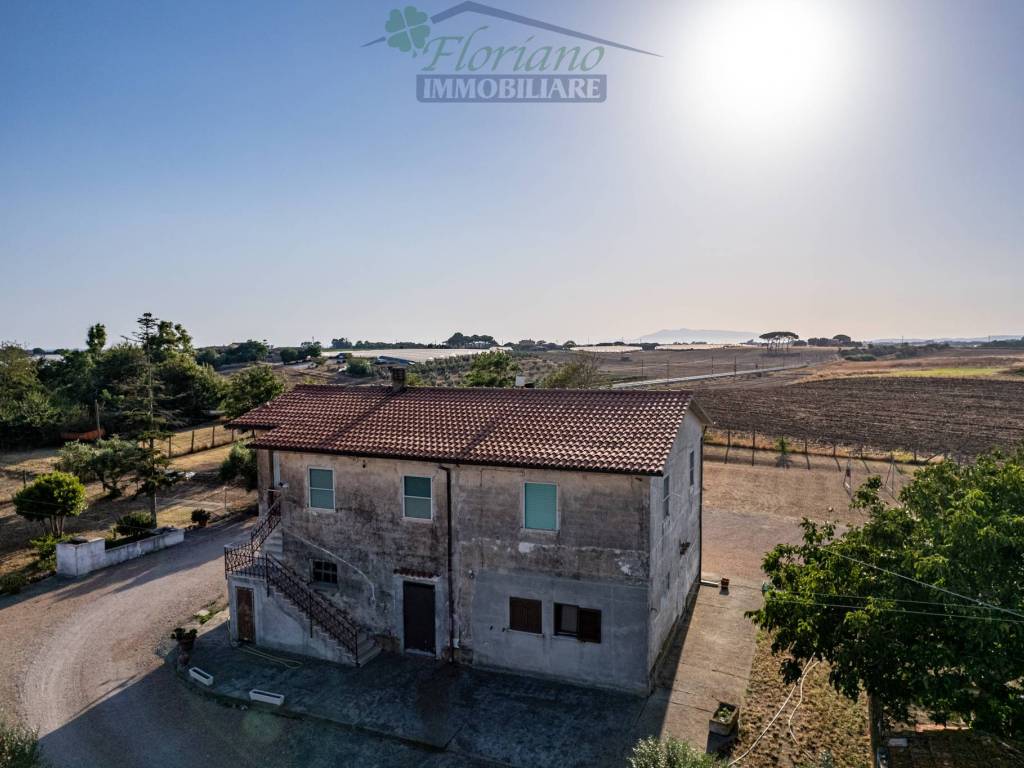 casa indipendente in vendita a Montalto di Castro in zona Pescia Romana
