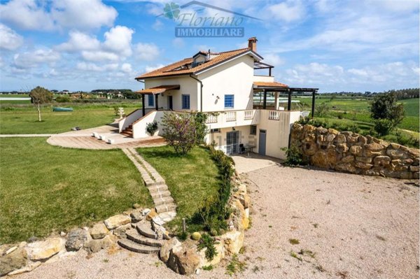 casa indipendente in vendita a Montalto di Castro in zona Pescia Romana