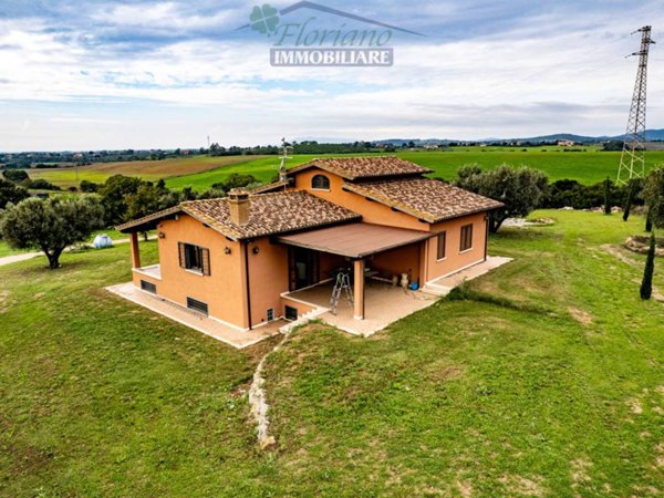 casa indipendente in vendita a Montalto di Castro