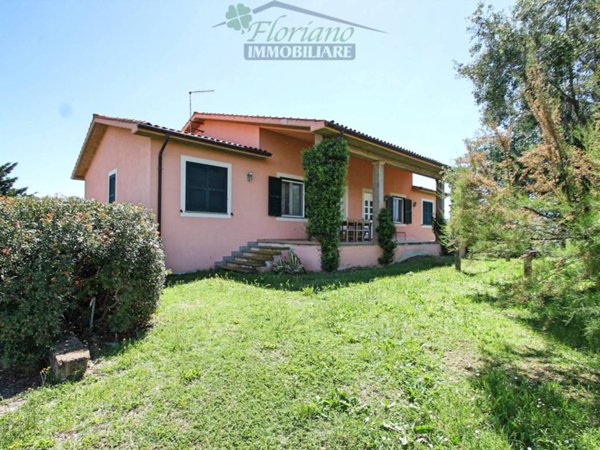 casa indipendente in vendita a Montalto di Castro in zona Pescia Romana
