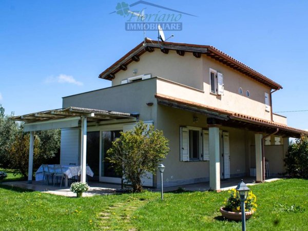 casa indipendente in vendita a Montalto di Castro in zona Pescia Romana