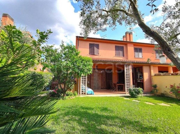 casa indipendente in vendita a Montalto di Castro