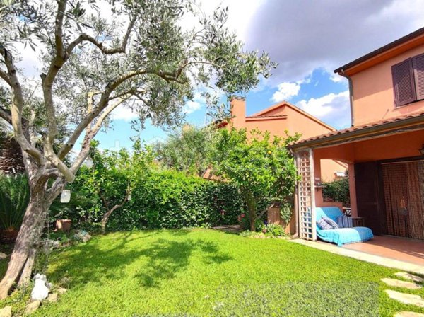casa indipendente in vendita a Montalto di Castro